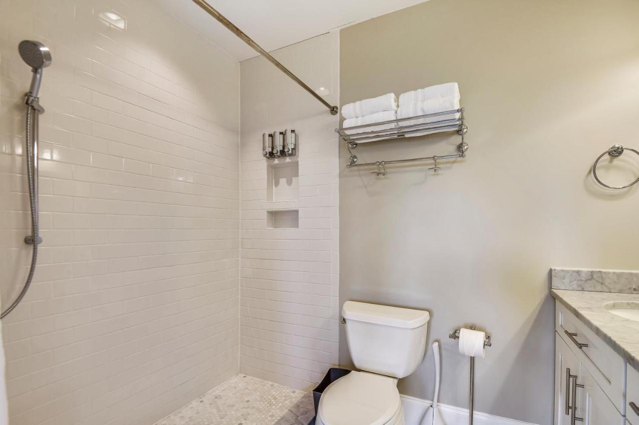 Edgewood Guesthouse Apartment Unit Washington Eksteriør billede